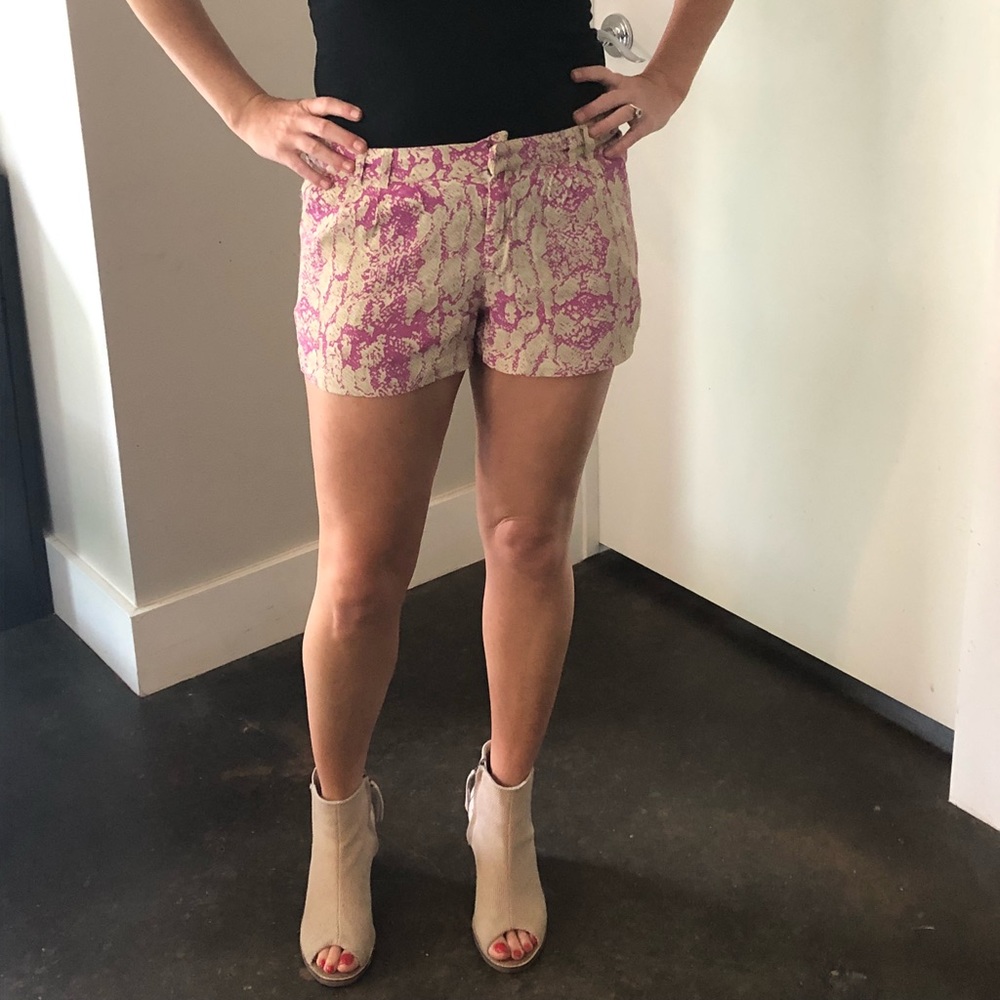 ❤️ Fuchsia Snakeskin Patterned Shorts